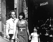 Familie Kinski beim Einkaufsbummel