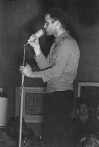 Kinski auf seinem Podium