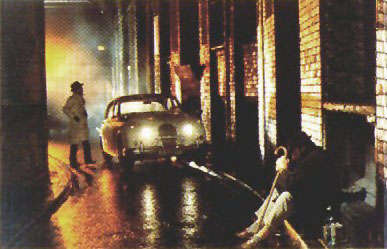 DAS GESICHT IM DUNKELN