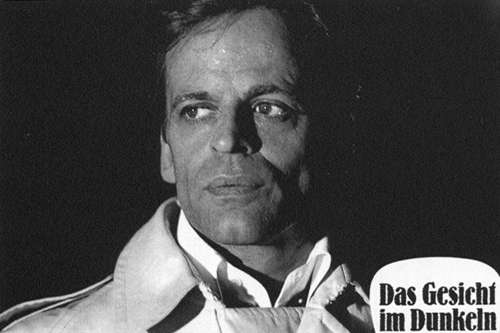 DAS GESICHT IM DUNKELN